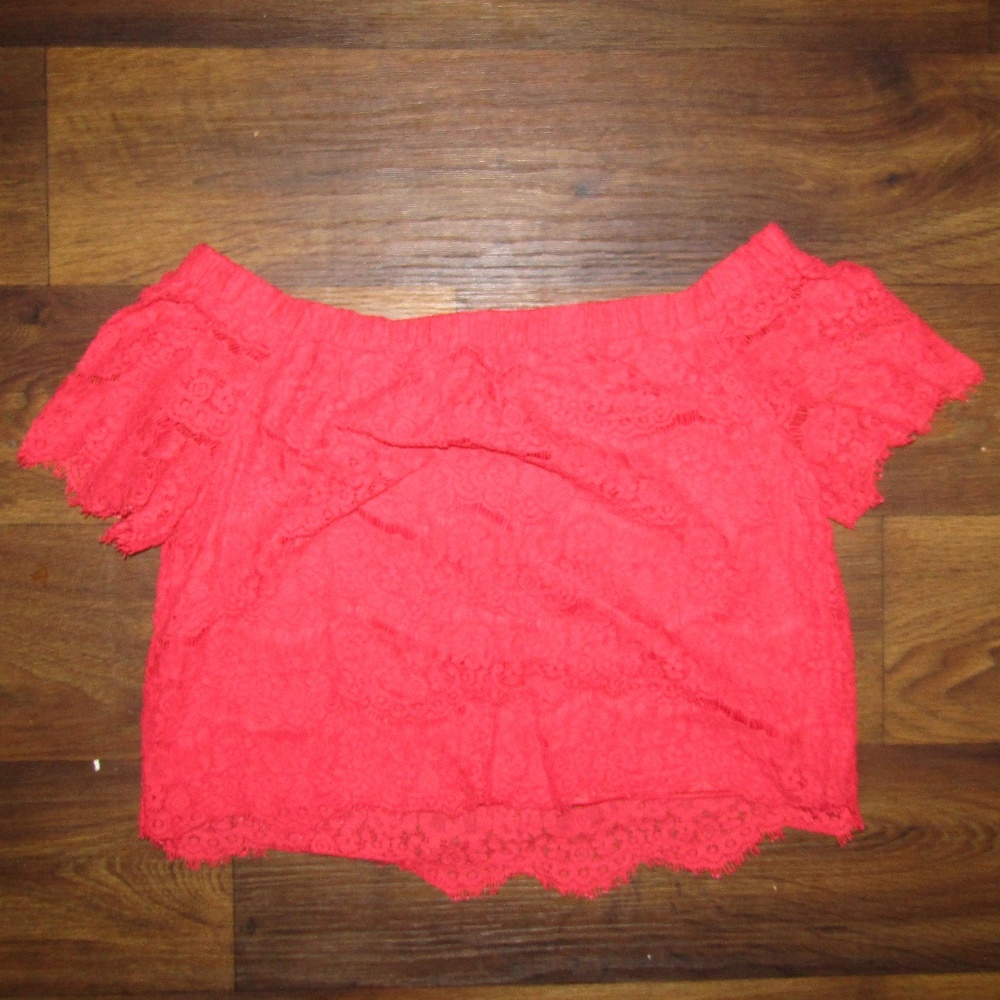 Love Fire Off-the-Shoulder Lace Blouse HIBISCUS L